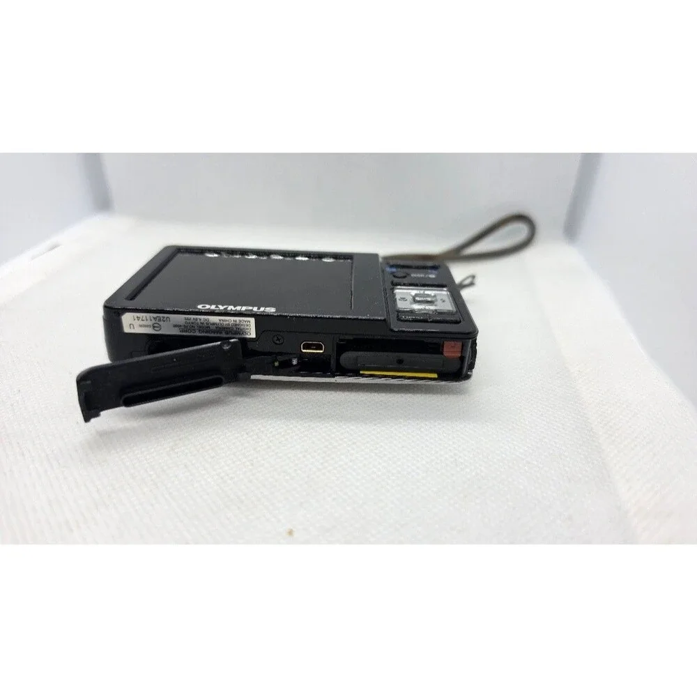 Olympus FE-4000 12MP Digital Camera White Compact (For Parts/Damaged)